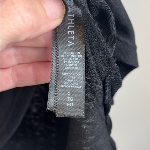 Athleta TWO XL Fushia Foothill Seamless Tank Top + Black Breezy Scoop V-neck - Picture 12 of 13